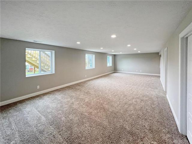 893429