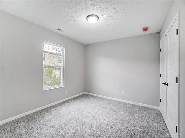 933030