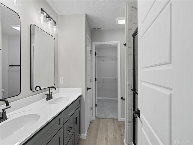 940624