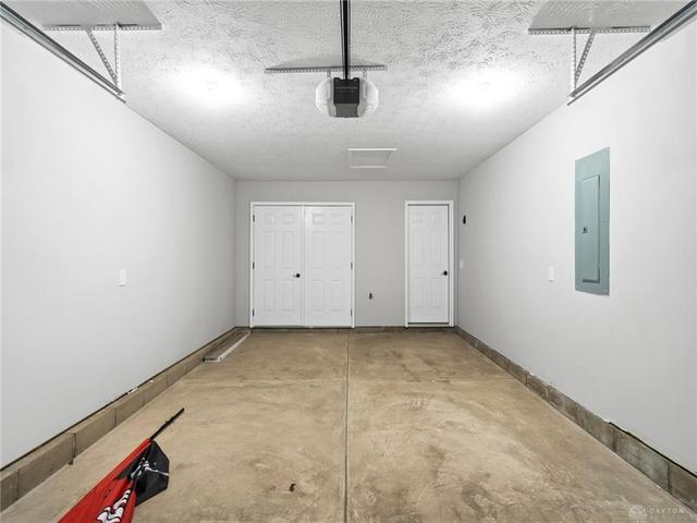 943240